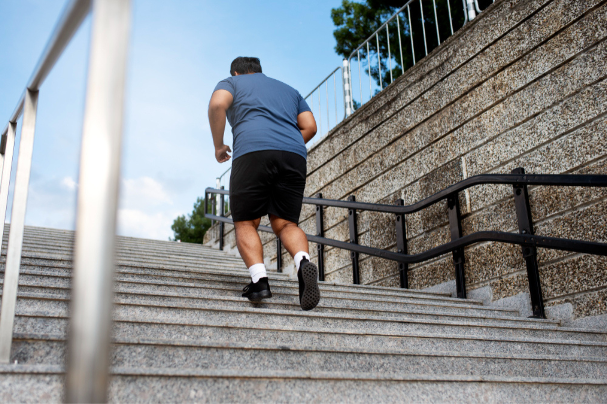 Subir escada emagrece: Quantos quilos você pode perder subindo escadas?