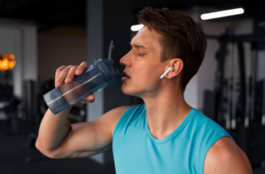 Beber água durante o treino emagrece e potencializa resultados